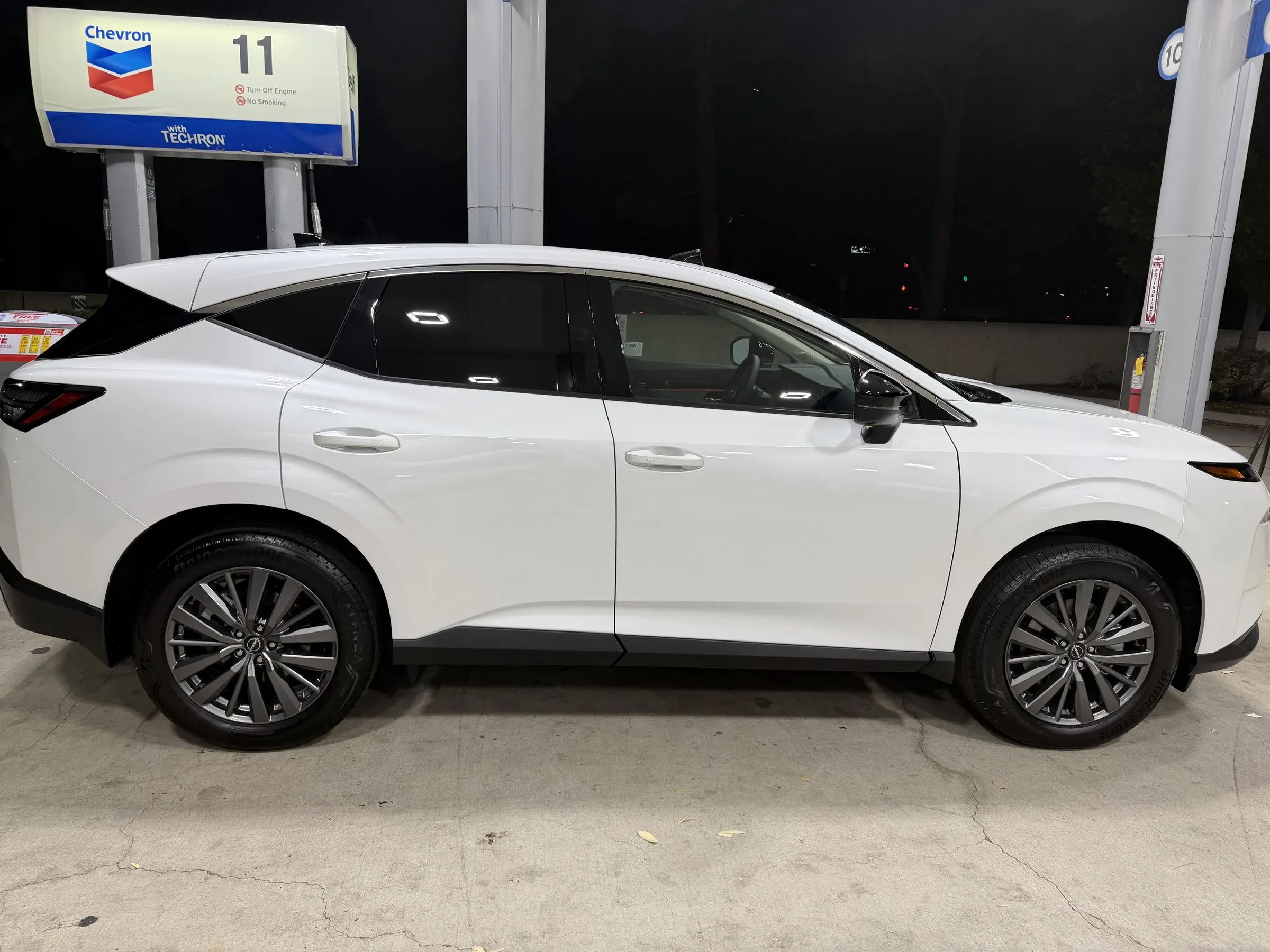 Nissan Murano, side view, delivered by AutoBahn Sales & Leasing